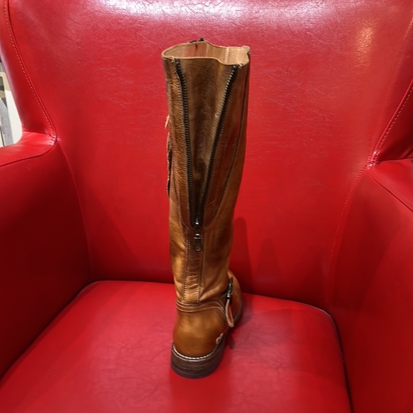 Tall Leather Boot with adjustable calf - Picture 2 of 2